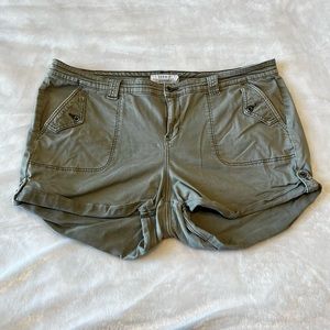 TORRID Military Stretch Twill Mid-Rise Short